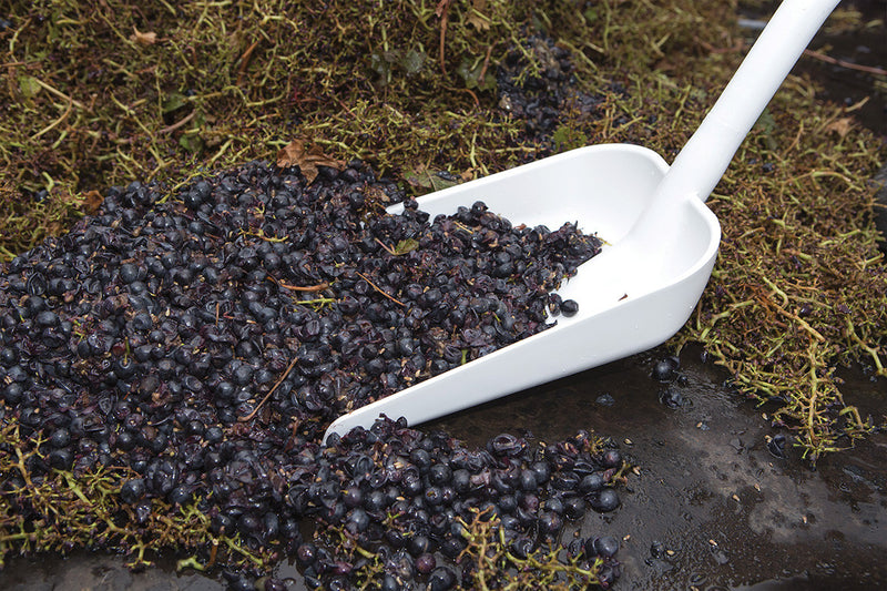 Wide Ergonomic Shovel w/ Large Blade and 51" Handle